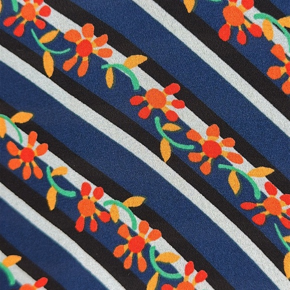 CAbi Floral and Chevron Striped Sleeveless Collard Zipper Front Top 6318 Size L - Picture 8 of 13